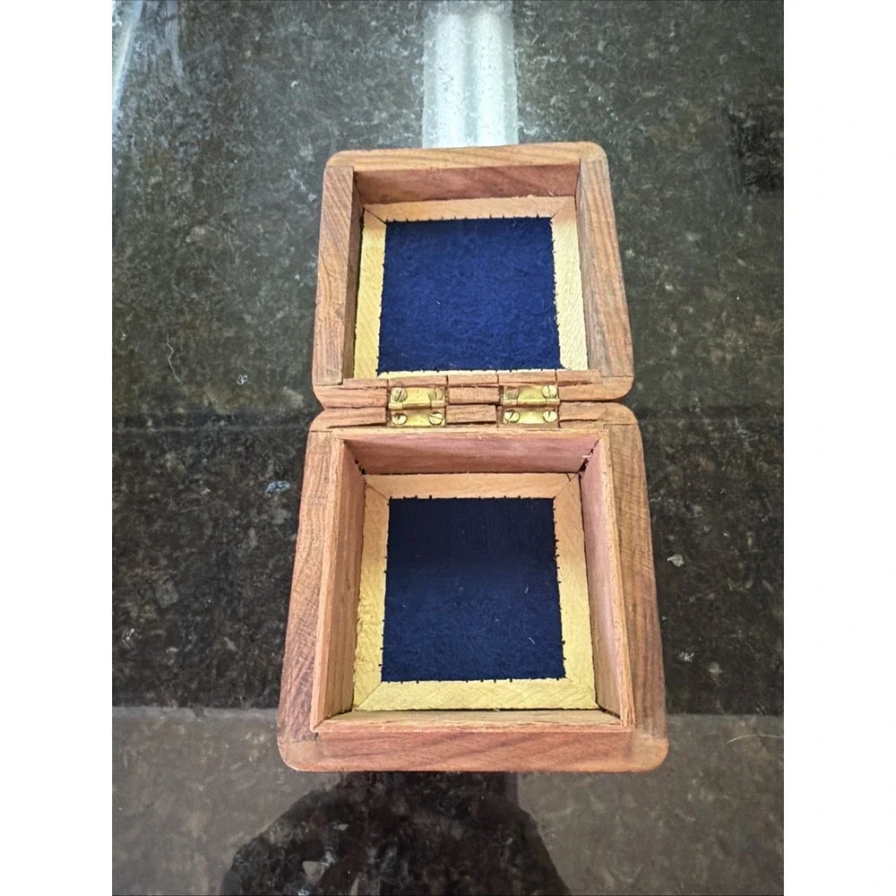 Carved Inlaid Medallion Wood Trinket Jewelry Hinged Keepsake Box 4